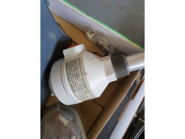 ~/upload/Lots/148253/AdditionalPhotos/np5cu2q7irgce/Capacitor Tester_t600x450.jpg